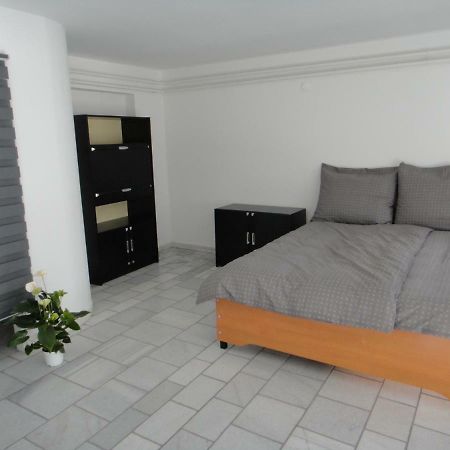 Apartamento Liliom Szeged Exterior foto
