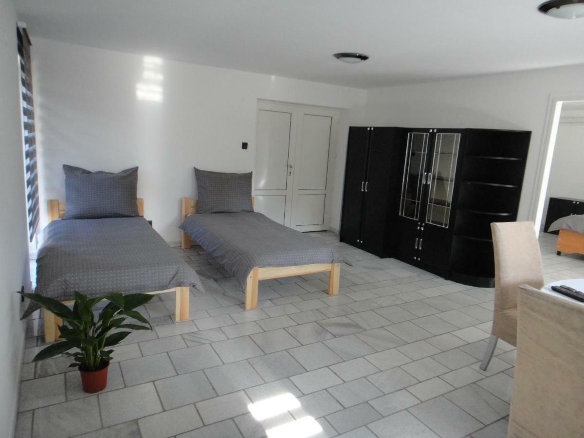 Apartamento Liliom Szeged Exterior foto